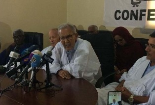 الرئيس الزعيم الرمز أحمد ولد داداه  اثناء مؤتمره الصحفي زوال اليوم 
