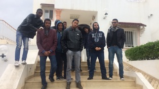 طلبة موريتانيون محاصرون في السفارة بتونس 
